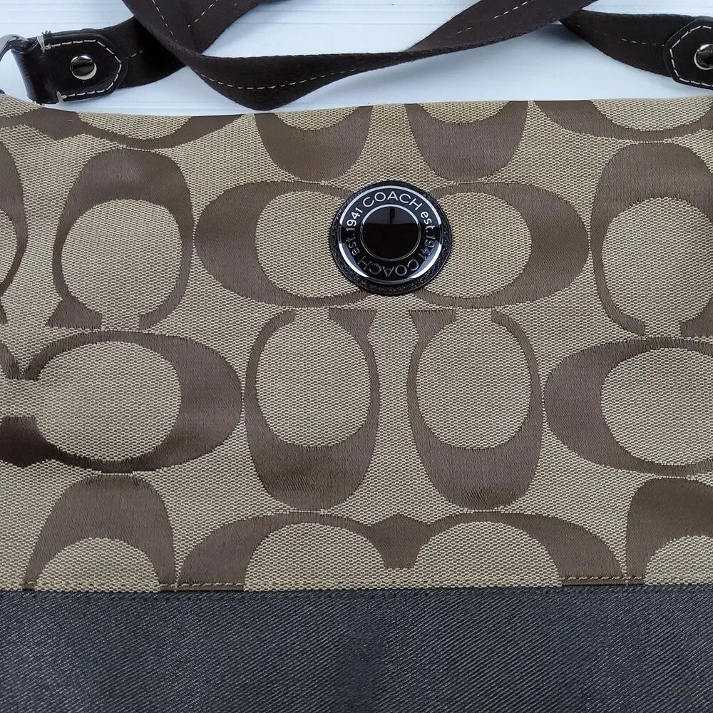 Coach Signature F19220 Crossbody Shoulder Handbag Purse Brown